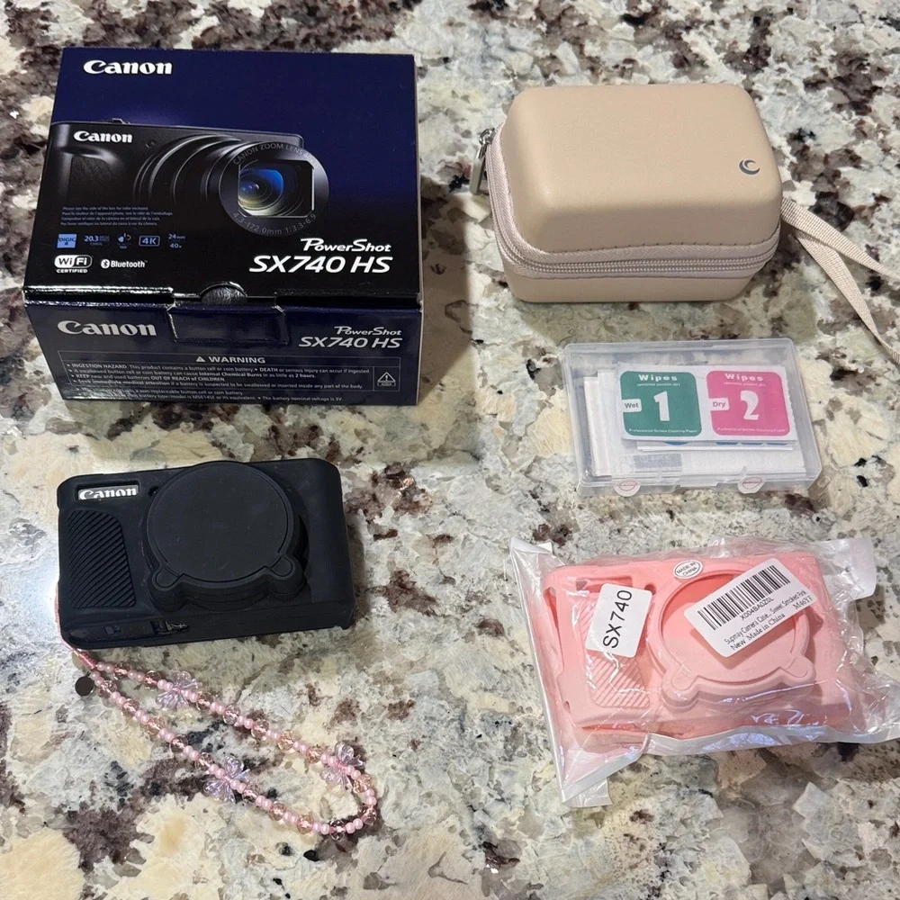Canon PowerShot SX740 HS with Accessories